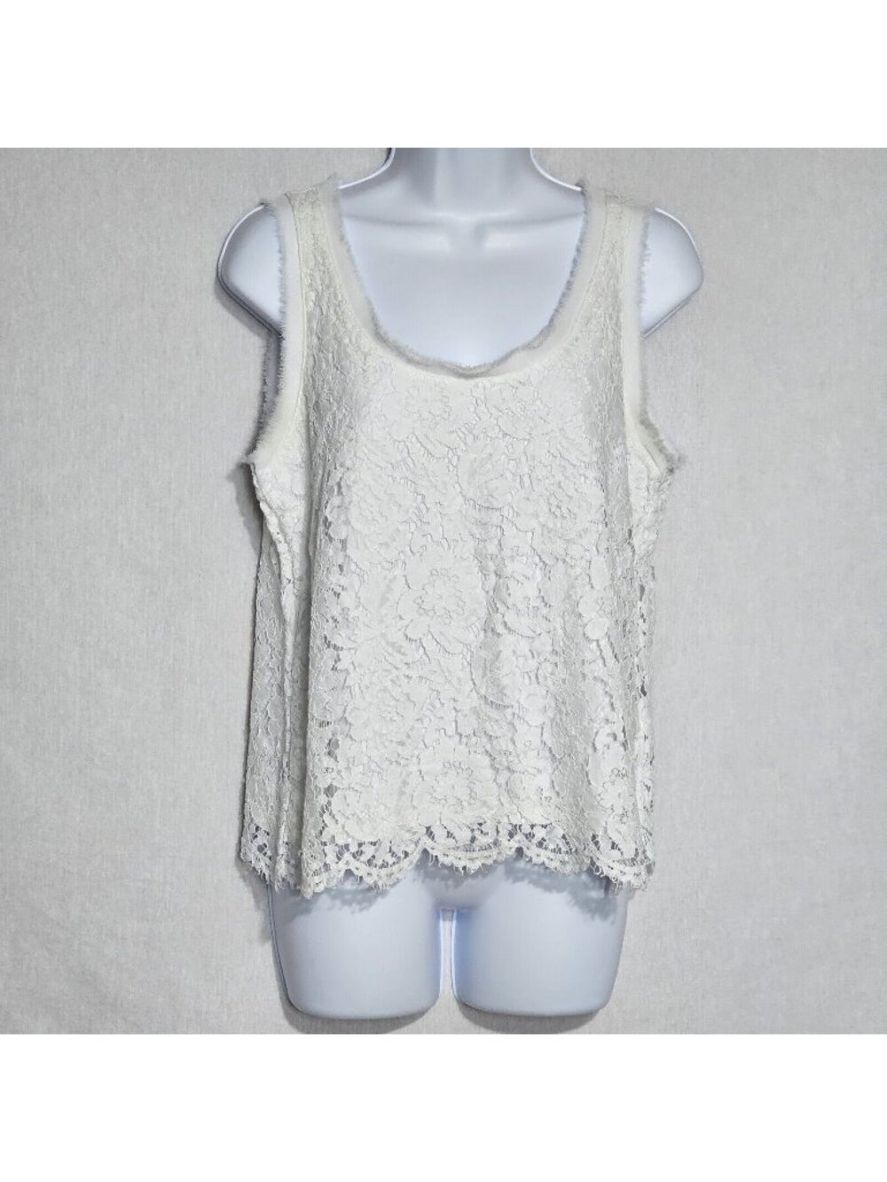 (A1349) Banana Republic Women's Tank Top Frayed Scalloped Lace Tank White Keyhol